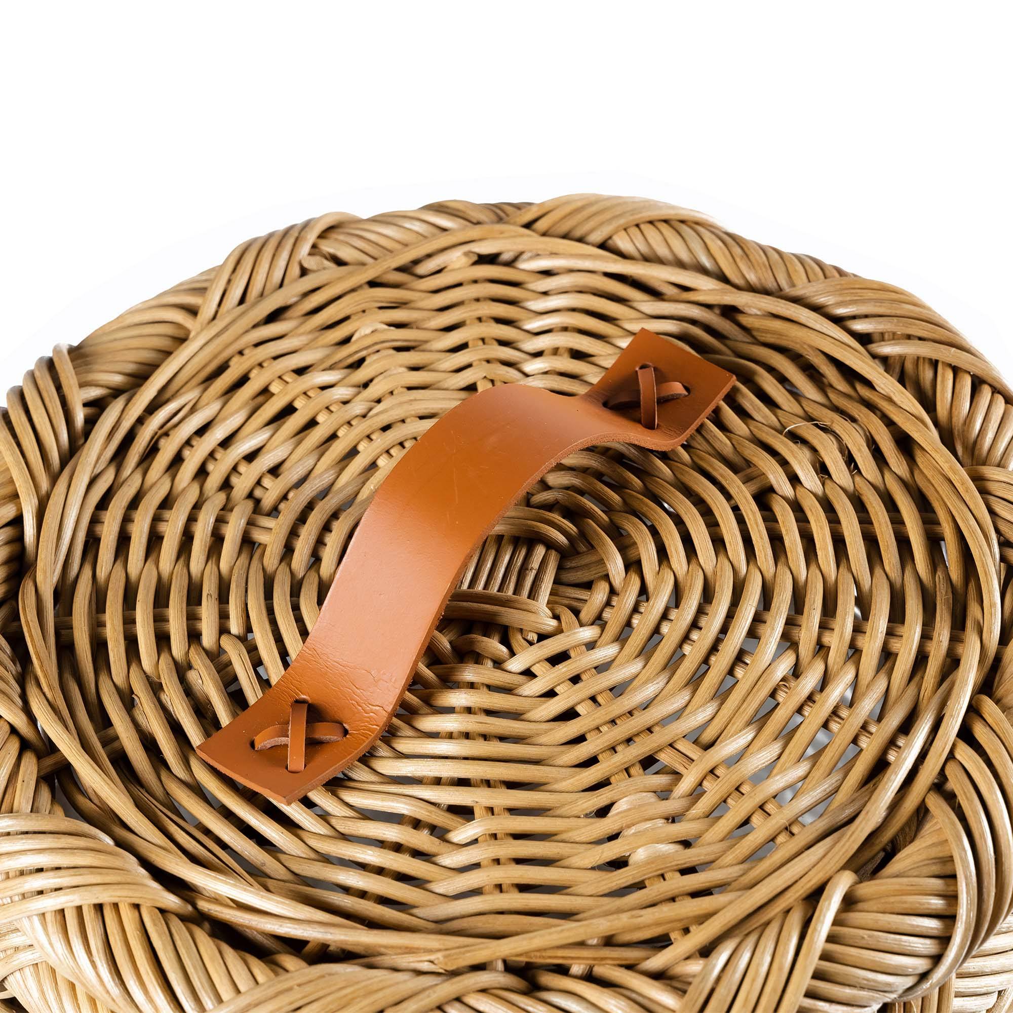 Small Round Wicker Laundry Hamper in Sandstone, lid detail | The Basket Lady