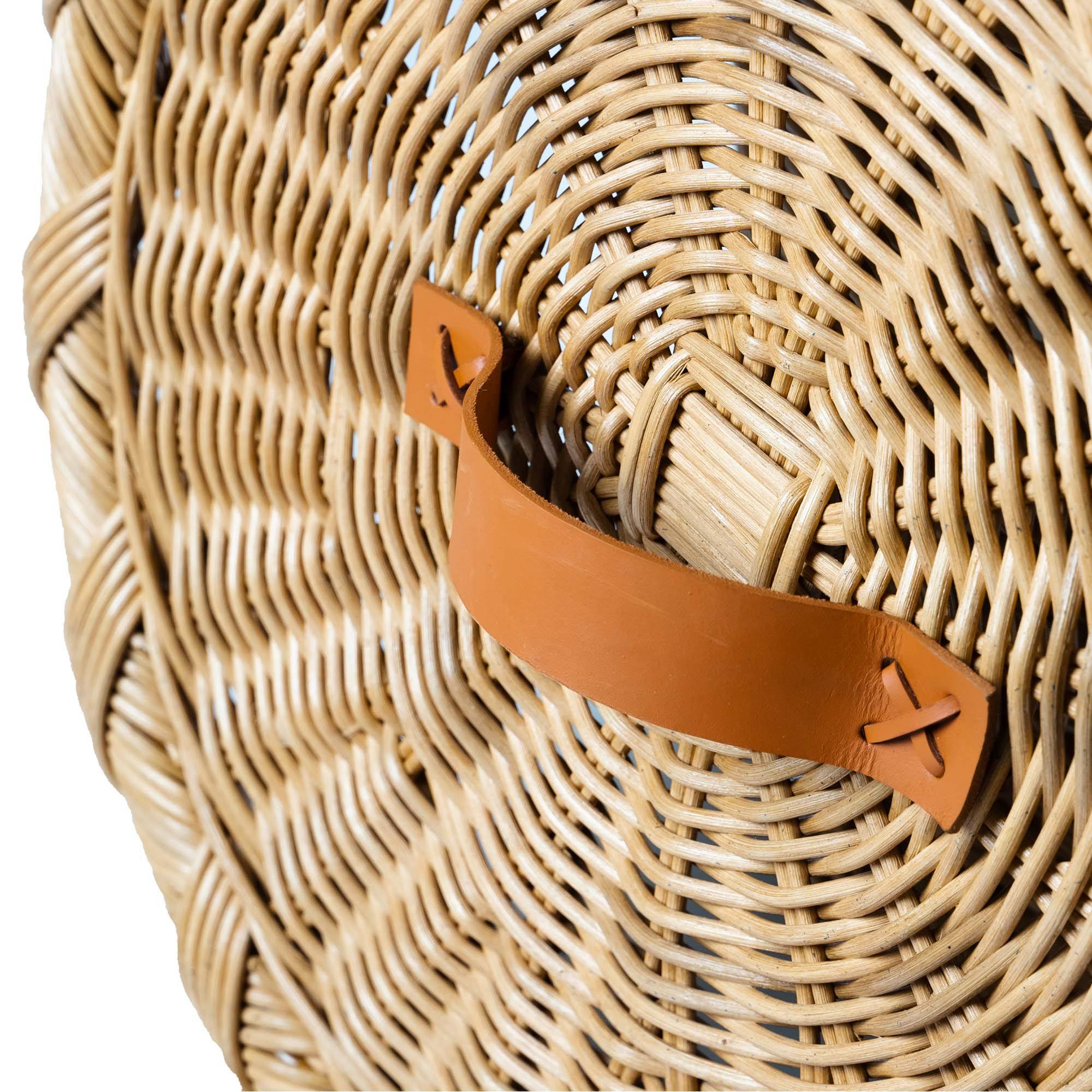 Round Wicker Laundry Hamper in Sandstone, lid detail | The Basket Lady